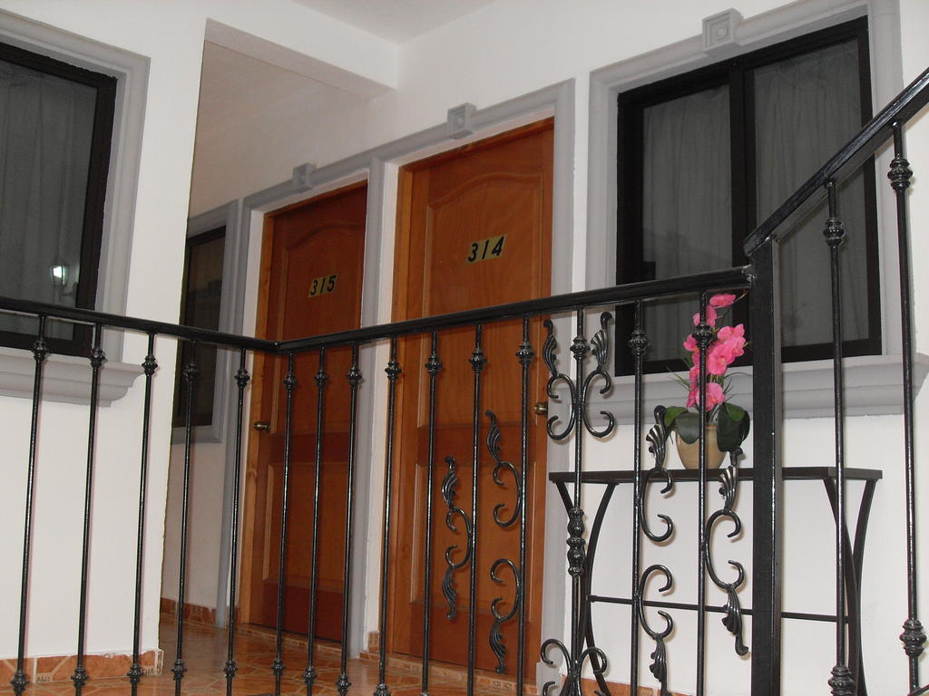 Hostal Del Cid Катемако Экстерьер фото